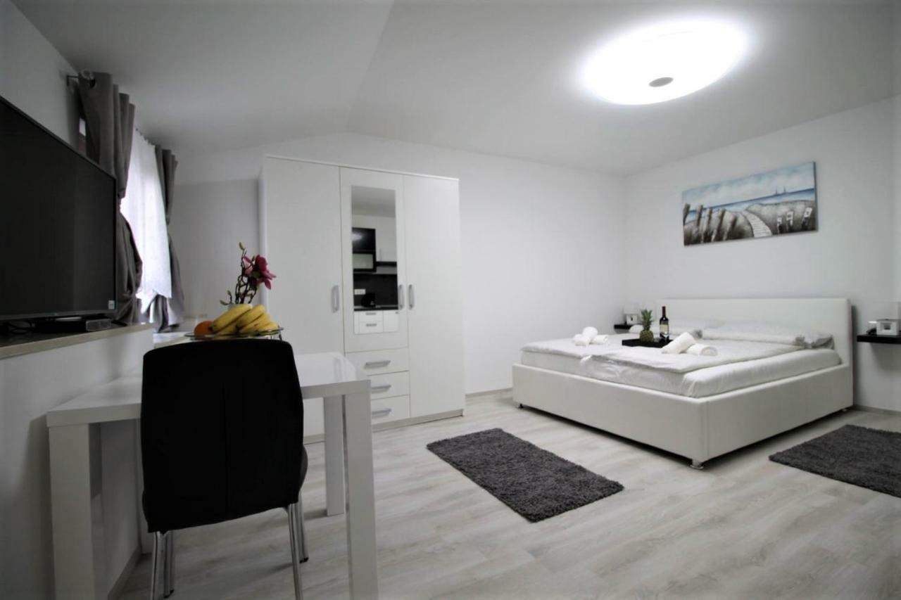 Arbel Apartments Porec Bagian luar foto