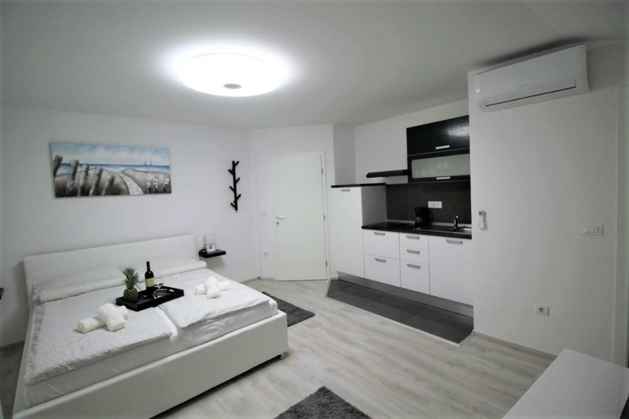 Arbel Apartments Porec Bagian luar foto