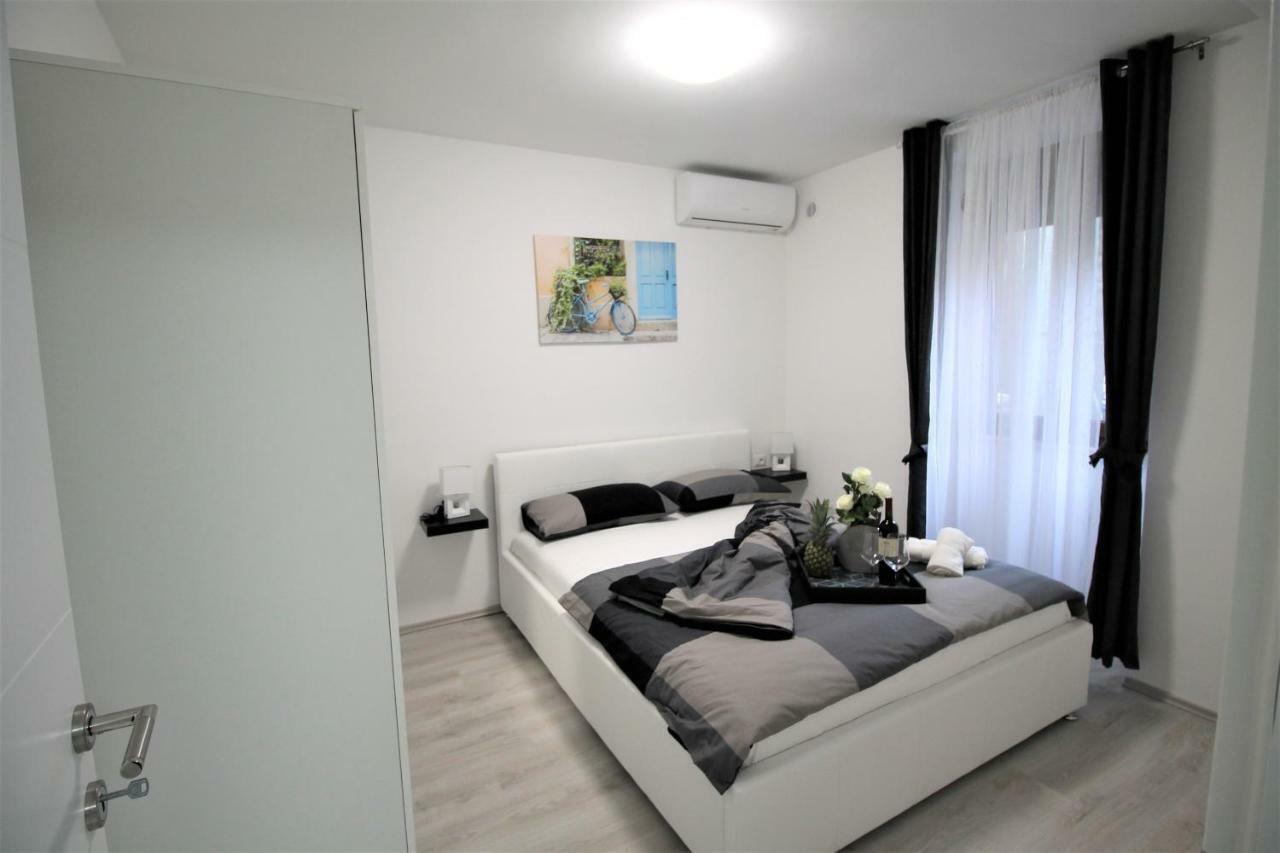 Arbel Apartments Porec Bagian luar foto