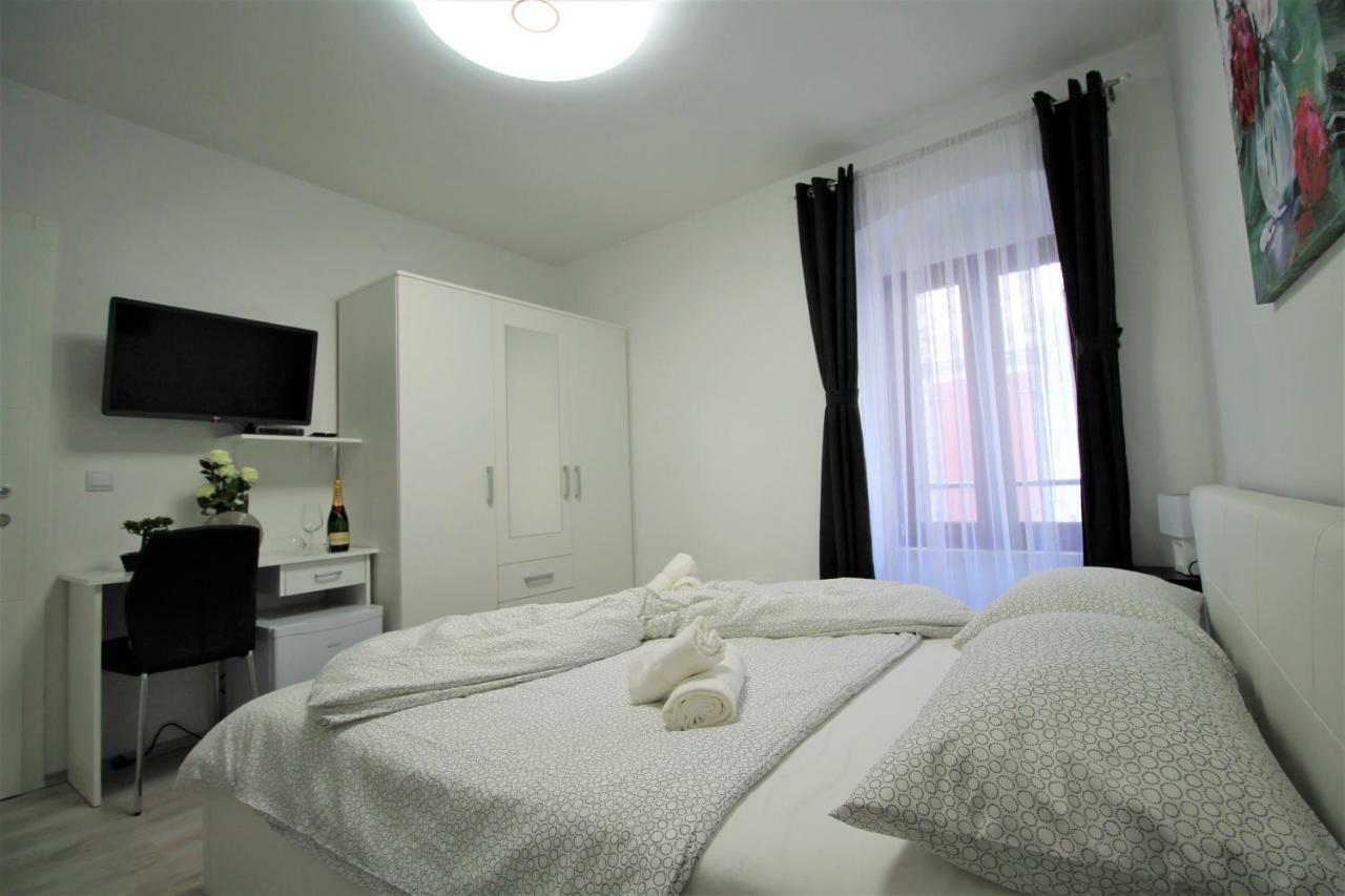 Arbel Apartments Porec Bagian luar foto