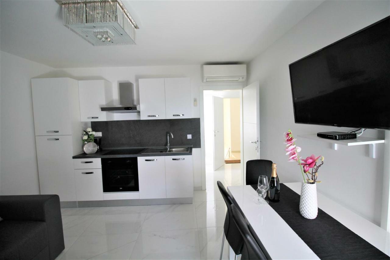 Arbel Apartments Porec Bagian luar foto