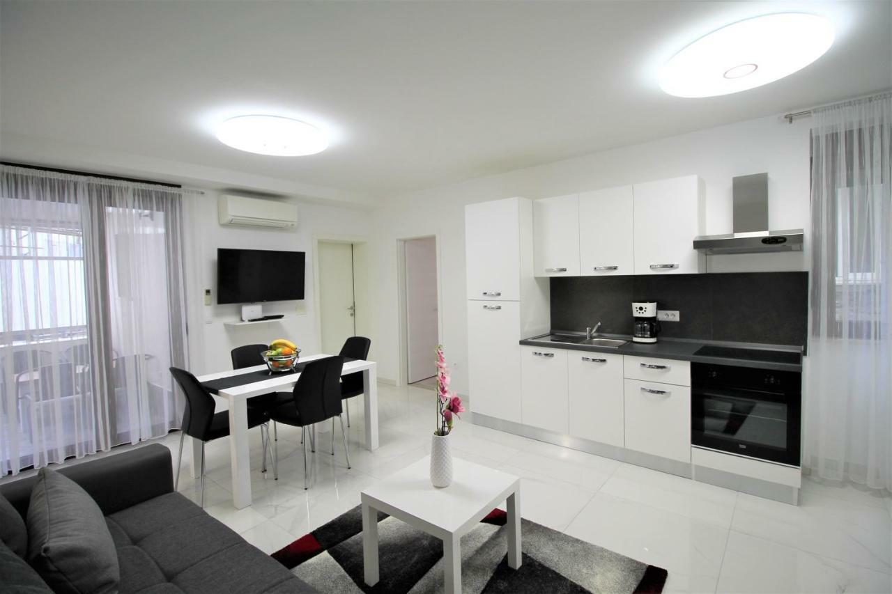Arbel Apartments Porec Bagian luar foto